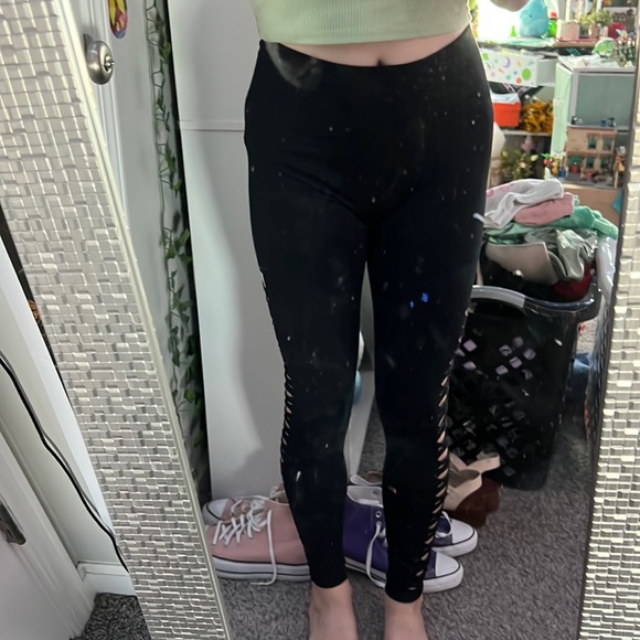 PINK ripped leggings! - Picture 3 of 4